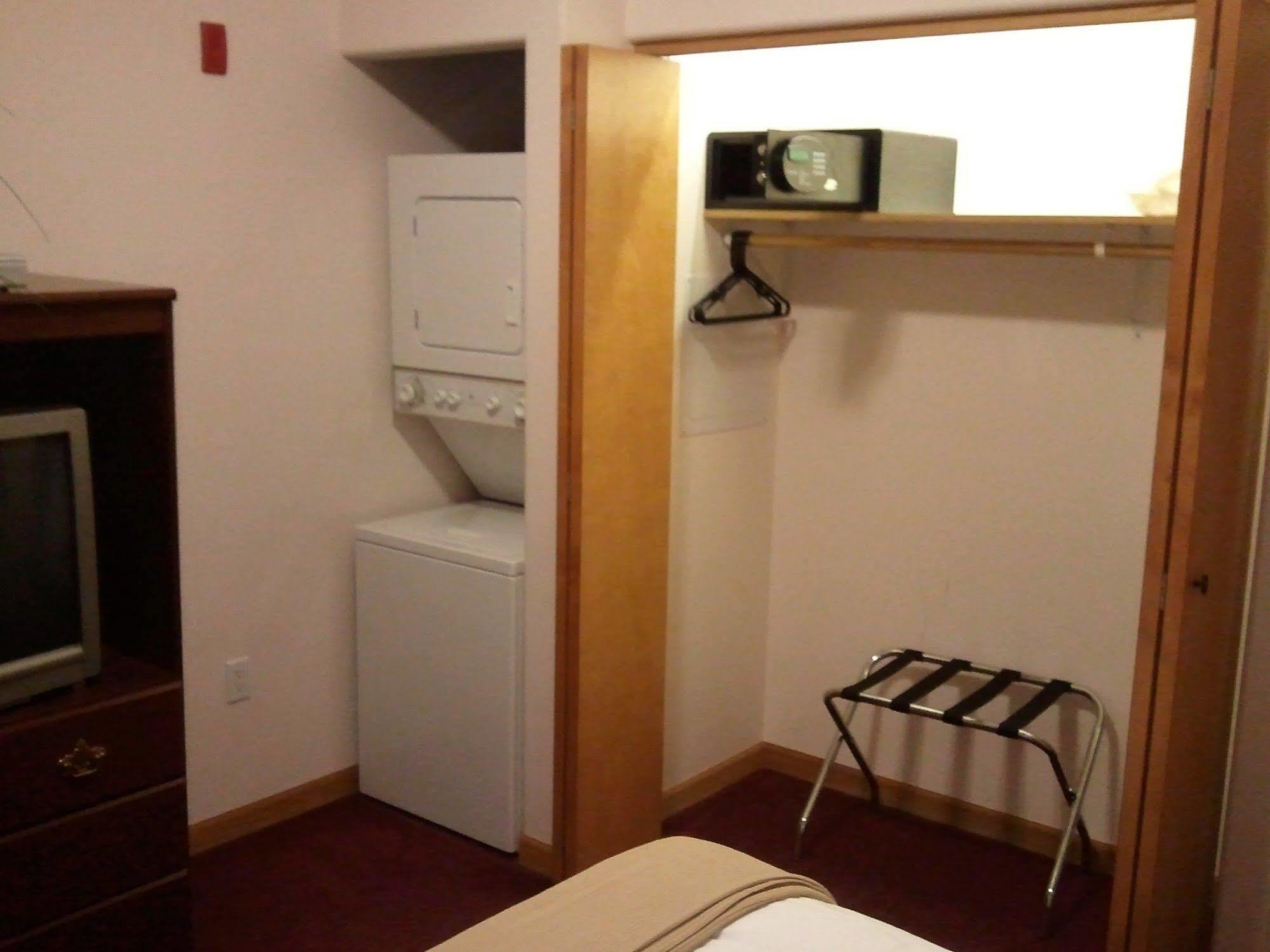 Totem Hotel And Suites Валдес Екстериор снимка